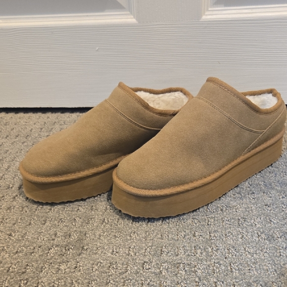 American Eagle Outfitters Shoes - American Eagle Outfitters Tan Platform Slip-Ons